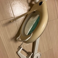 ライト付き拡大鏡　フタもついてますの画像