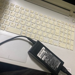dynabook ノートPC ホワイト ACアダプター付き（ジャンク品）の画像
