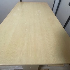 ダイニングテーブルの画像