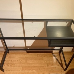 IKEA VITTSJO ガラステーブルの画像
