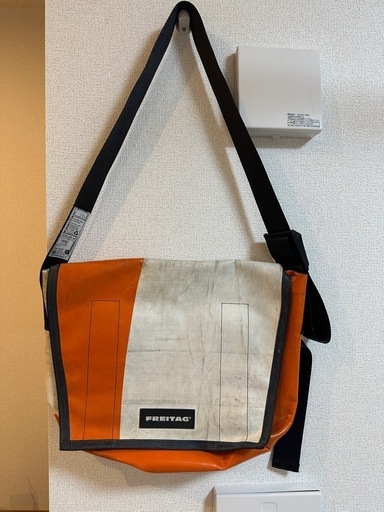 FREITAG Dexter メッセンジャーバッグ オレンジ/ホワイト
