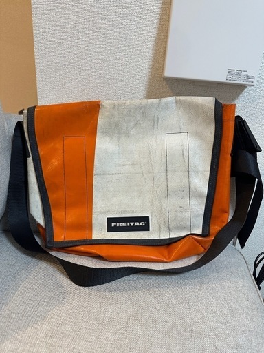 FREITAG Dexter メッセンジャーバッグ オレンジ/ホワイト