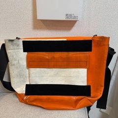 FREITAG Dexter メッセンジャーバッグ オレンジ/ホワイトの画像