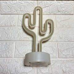 サボテンのネオンライトの画像