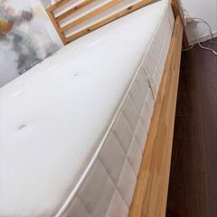 ベッドフレームの画像