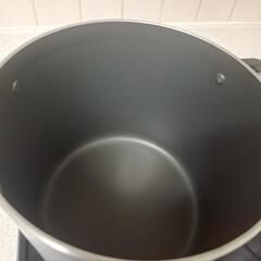 パスタ鍋兼蒸し器　テフロン加工　２４日までの画像