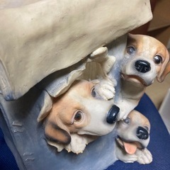 犬のデザイン陶器置物の画像