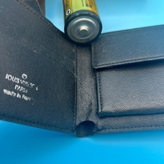 【決まりました】ルイヴィトン ダミエ柄 二つ折り財布 箱付きの画像