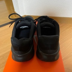 美品スニーカーの画像