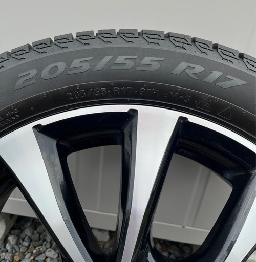 【スタッドレスタイヤ&ホイール 4本セット】  ステップワゴン　205/55R17 ピレリ製　ホンダ純正ホイール
