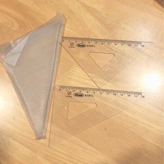 ケース付きのクリア三角定規 正三角形の二等辺三角形の画像
