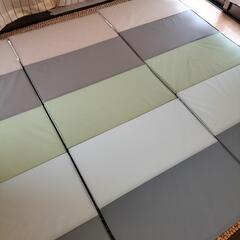 
☆超美品☆ IKEA プレイマット (185cm×78cm)　※折りたたみ式 ジムマット 体育 運動 スポーツ 室内 ※3枚あります。  〜配達可能〜
の画像