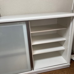 食器棚の画像