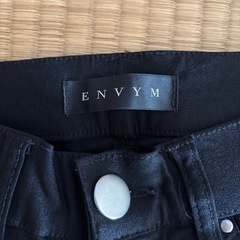 ENVYM黒スキニーの画像