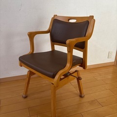 貞苅椅子製作所 ダイニングチェア 座面回転 90°ロック 高齢者 介護 介助 の画像