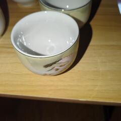食器と湯呑の画像