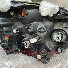 AZR60系ヴォクシー ヘッドライトユニットの画像