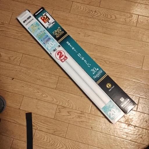 中古品ということを理解してくださる方購入検討お願いします 蛍光灯20ワット形未使用品4本 (Jun.) 戸頭のその他の中古