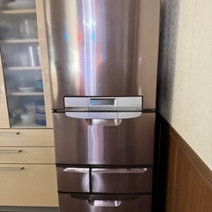 古い冷蔵庫の画像