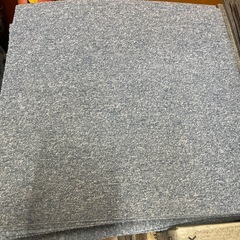 中古タイルカーペットの画像