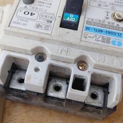 漏電ブレーカ　安全ブレーカ　露出コンセントの画像