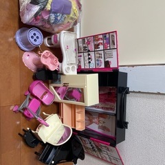 りかちゃん人形と大量の小物の画像
