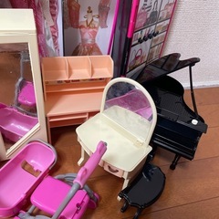 りかちゃん人形と大量の小物の画像