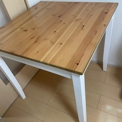 IKEAダイニングテーブルの画像
