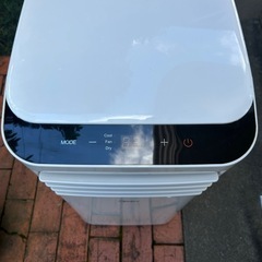 Midea製のポータブルエアコンの画像