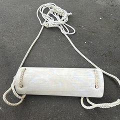 木製丸太ブランコの画像