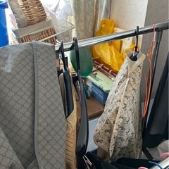 タンス　洋服収納　服　ベッドの画像