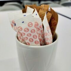本厚木駅より送迎バス！【女性スタッフも大活躍！】お菓子などの充填...
