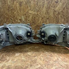 トヨタ200系ハイエース3型純正ヘッドライト左右セット黄ばみ無しコーティング済みの画像