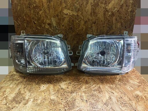 トヨタ200系ハイエース3型純正ヘッドライト左右セット黄ばみ無しコーティング済み