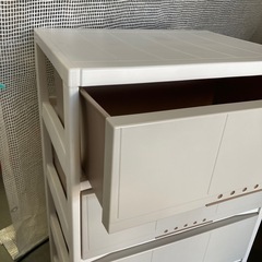 美品です　5段チェストの画像