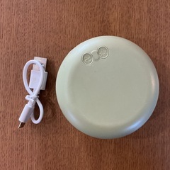 コンパクトミラー型携帯扇風機💚 ミニ扇風機 動作確認済❗️ 手のひらサイズ USB充電式 コンパクトハンディファン 熱中症対策グッズ 小型折りたたみ式　カーキーの画像