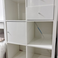 【8/22 .8/24午前中お渡し】IKEA KALLAX シェルフユニット4×2 引き出し＋扉付き ホワイト（定価¥18000）の画像