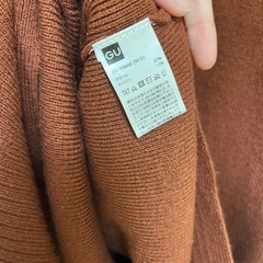 GU ブラウン タートルネック ニットワンピースの画像