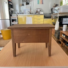 木製サイドテーブル
の画像