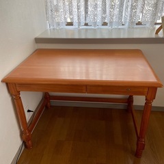白木学習机、または、作業台の画像