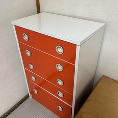 オレンジレトロな昭和タンスの画像