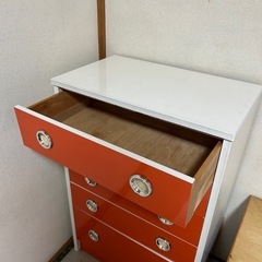 オレンジレトロな昭和タンスの画像