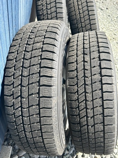 175/65R15   スタッドレスタイヤほぼ新品
