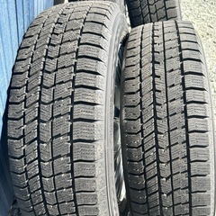 175/65R15   スタッドレスタイヤほぼ新品の画像