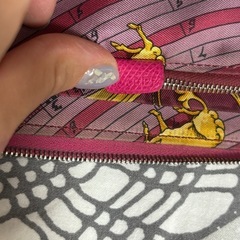 HERMES ピンク スカーフ柄 長財布　シルクインの画像