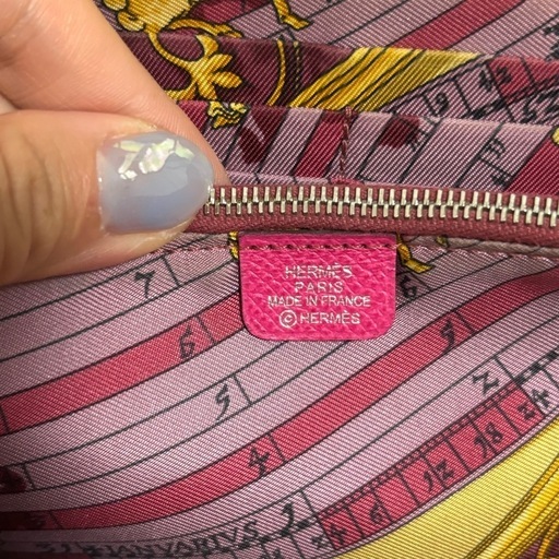 HERMES ピンク スカーフ柄 長財布　シルクイン