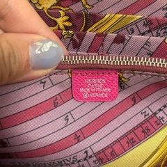 HERMES ピンク スカーフ柄 長財布　シルクインの画像