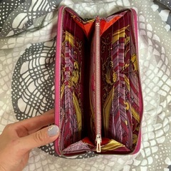 HERMES ピンク スカーフ柄 長財布　シルクインの画像