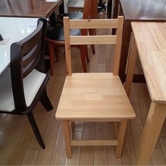 IKEAダイニングテーブルの画像