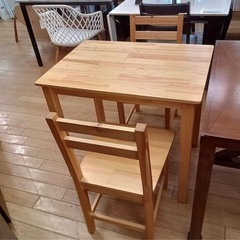 IKEAダイニングテーブルの画像